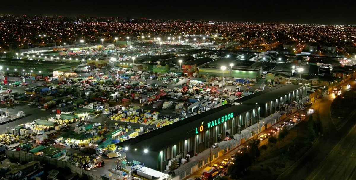 29. Iluminación artificial - Mercado iluminado de noche